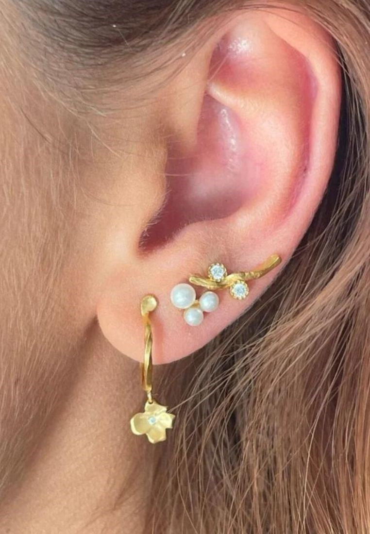 Three Pearl Berries ørering - Gold