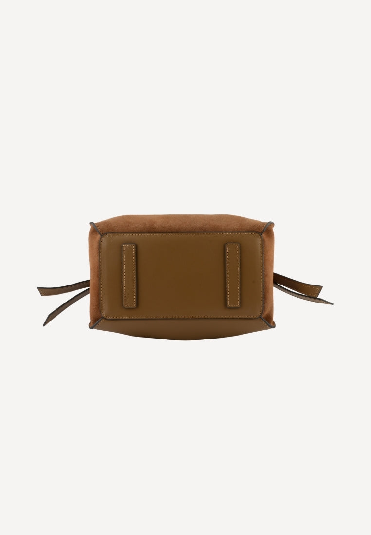 25131 Blossom Medium taske - Suede Camel