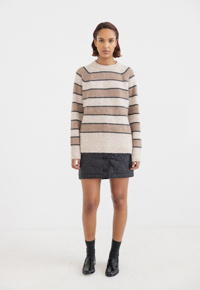 Nanna striktrøje - Camel Stripe