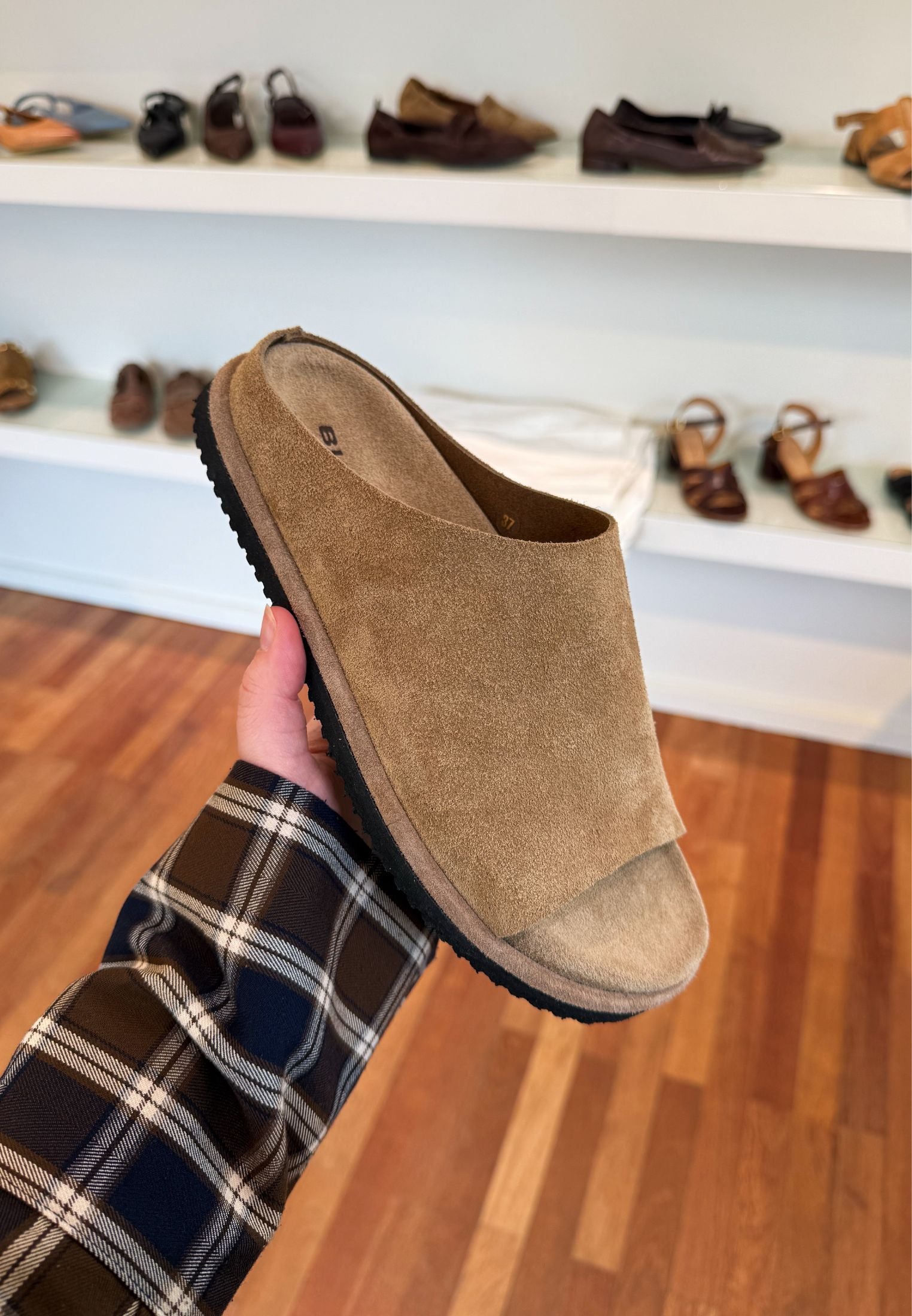 549 sandal - Suede Sand