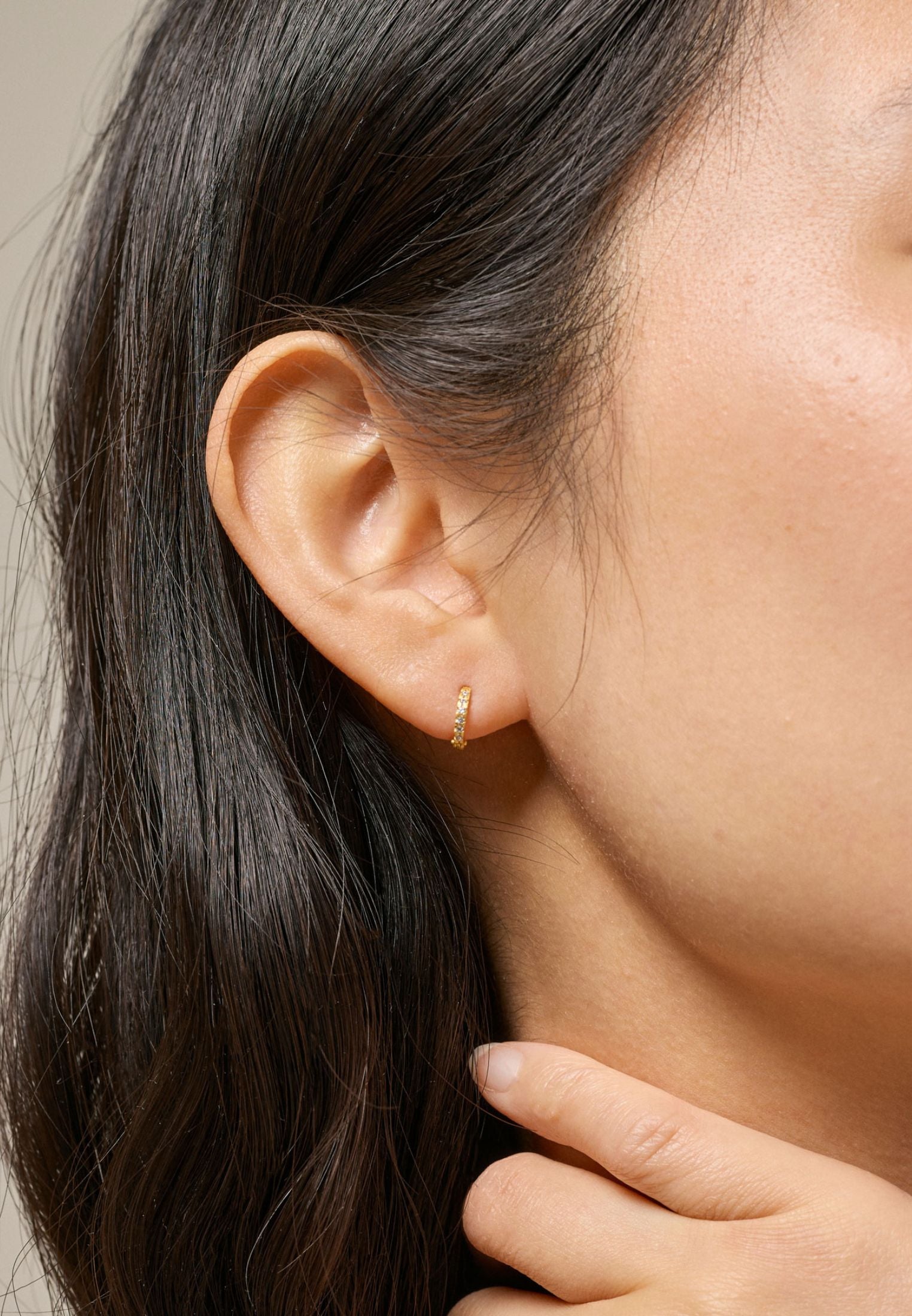 Petite Flora ørering 6mm - Gold